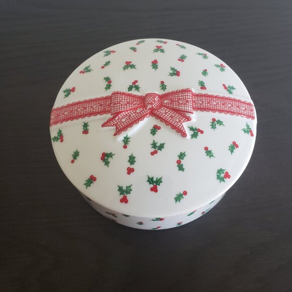 Himark Holidays Vintage Christmas Holly and Berry Trinket Box - Picture 2 of 8